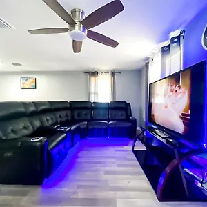 Modern, Spacious, Comfy, Queen Beds, Backyard Sarasota